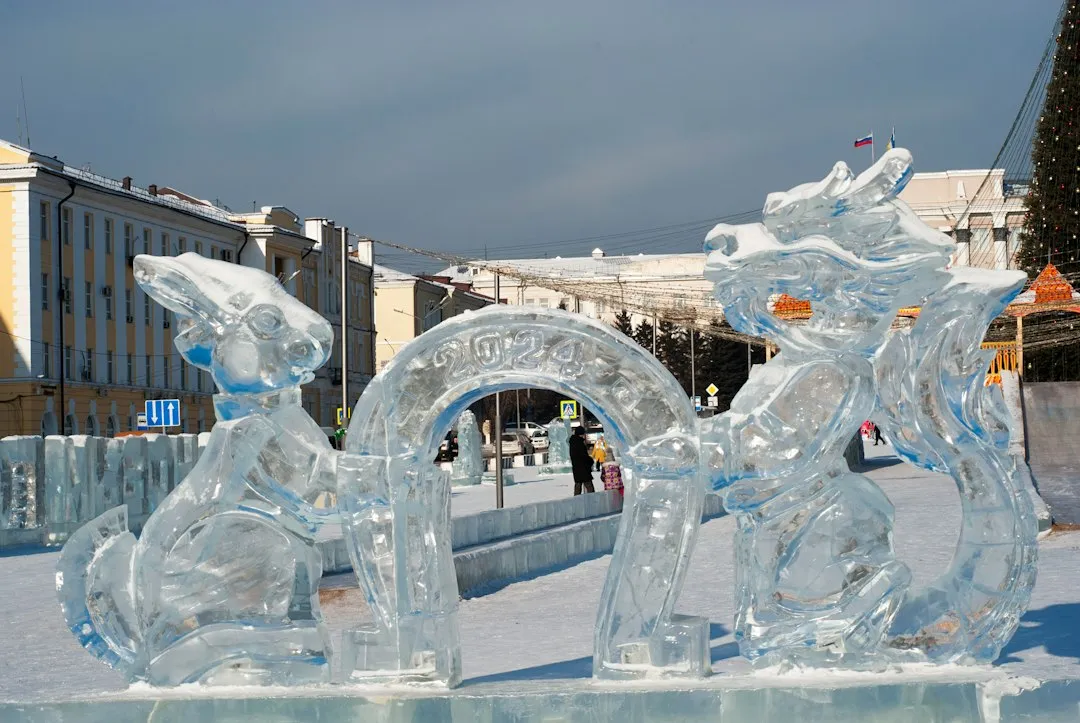 What the Pool Deck Actually Does to Ice (Image Credits: Unsplash)
