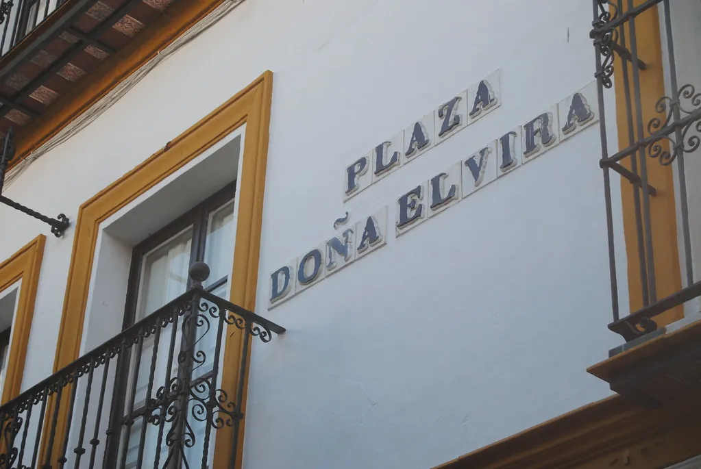 4. Plaza de Doña Elvira: Quiet Beauty That Earns Every Note (Ana _Rey, Flickr, CC BY-SA 2.0)