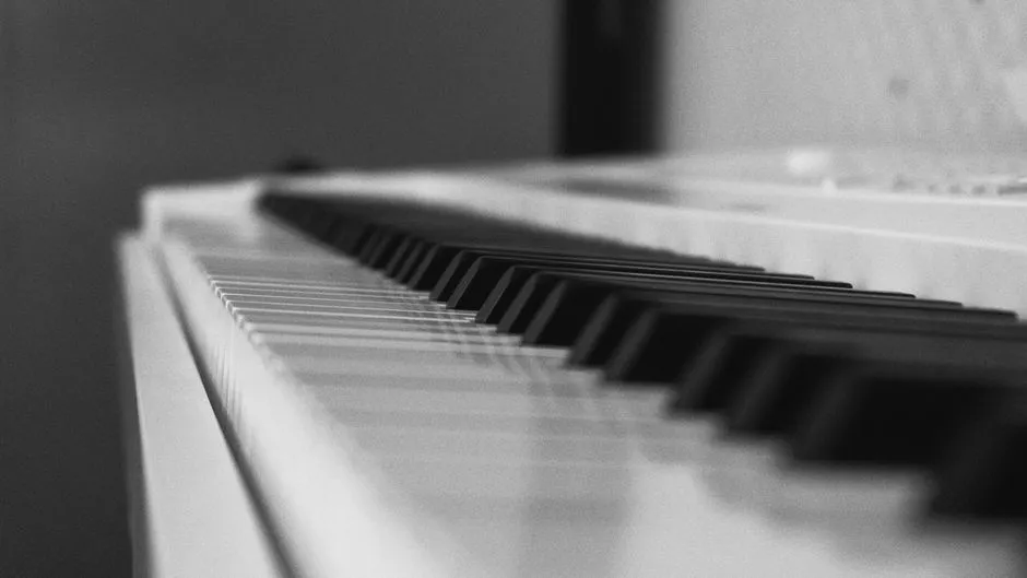"Piano Man" by Billy Joel: the One That Started It All (Image Credits: Pexels)