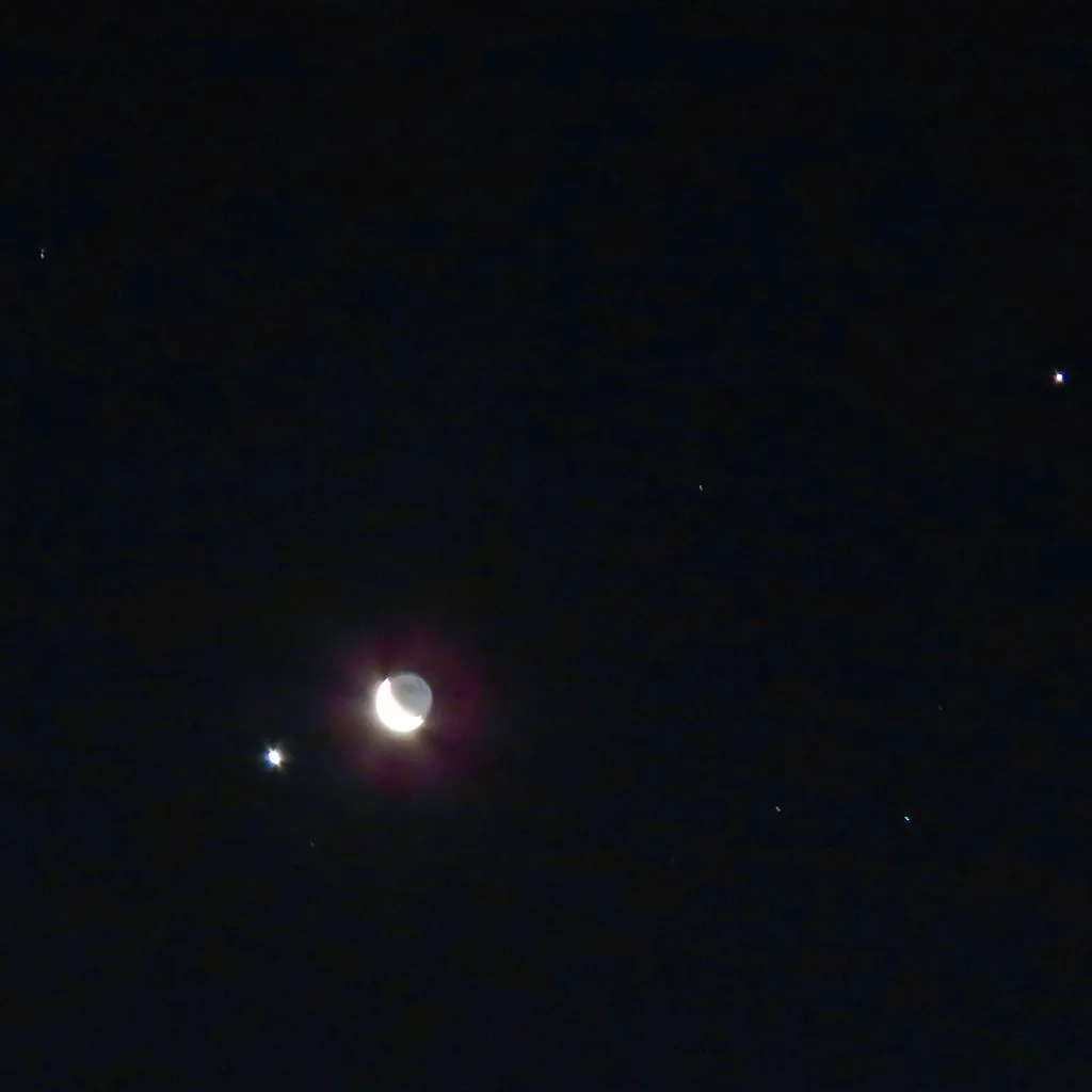 How Planets and Stars Look Different in the Sky (Chic Bee, Flickr, CC BY 2.0)