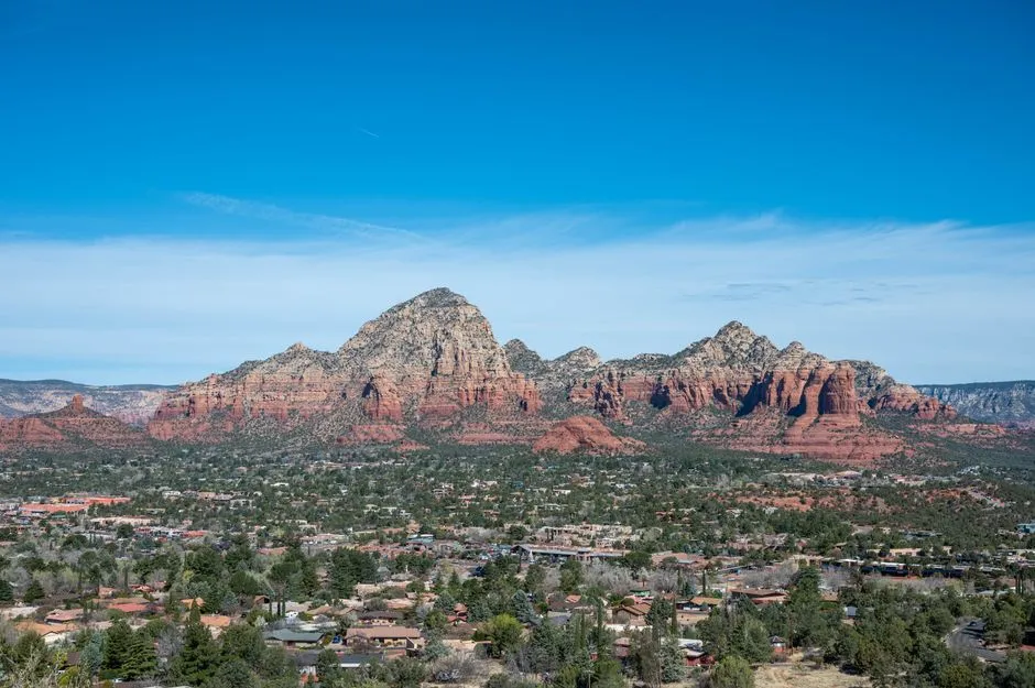 Small-Town Comfort Without Big-City Noise (Image Credits: Pexels)