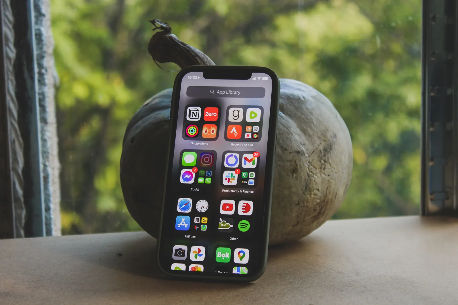 A Field Guide or Species ID App (Image Credits: Pexels)