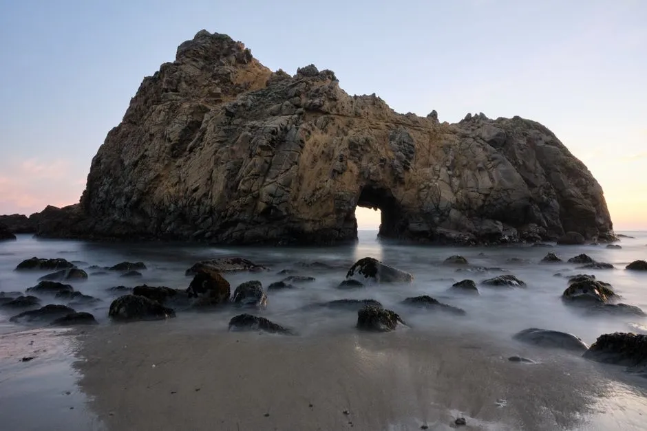 The Keyhole Arch: A Second Wonder (Image Credits: Pexels)