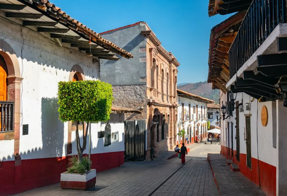 A Town Planted Deep in American Time (Image Credits: Pexels)
