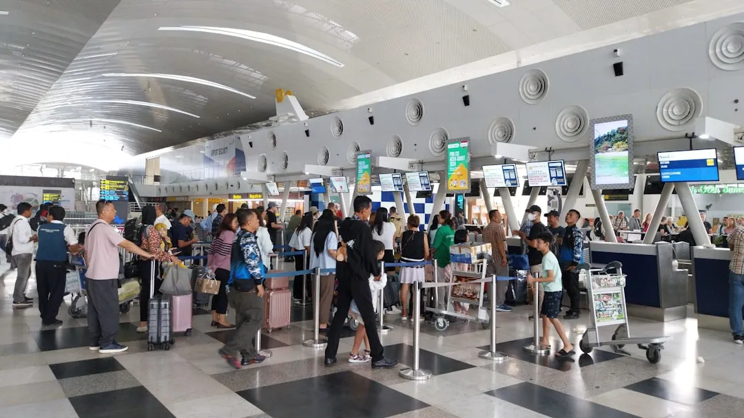 Crowding the Gate Area and Creating a False Queue (Image Credits: Unsplash)