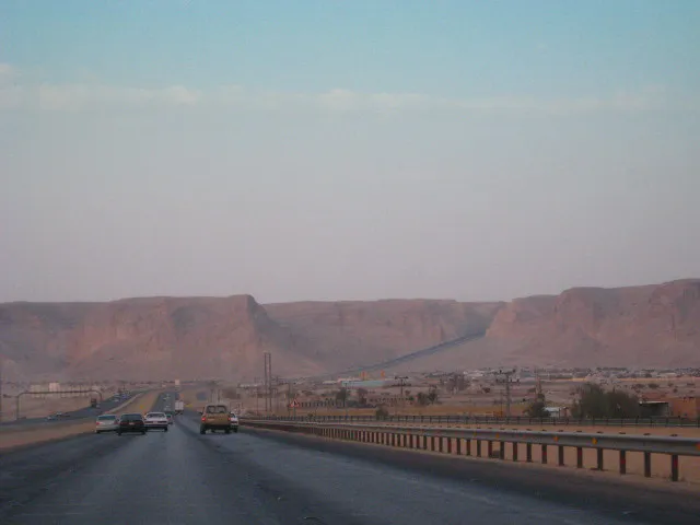 Safety Infrastructure Along the Route (Andrew_Shenouda, Flickr, CC BY 2.0)