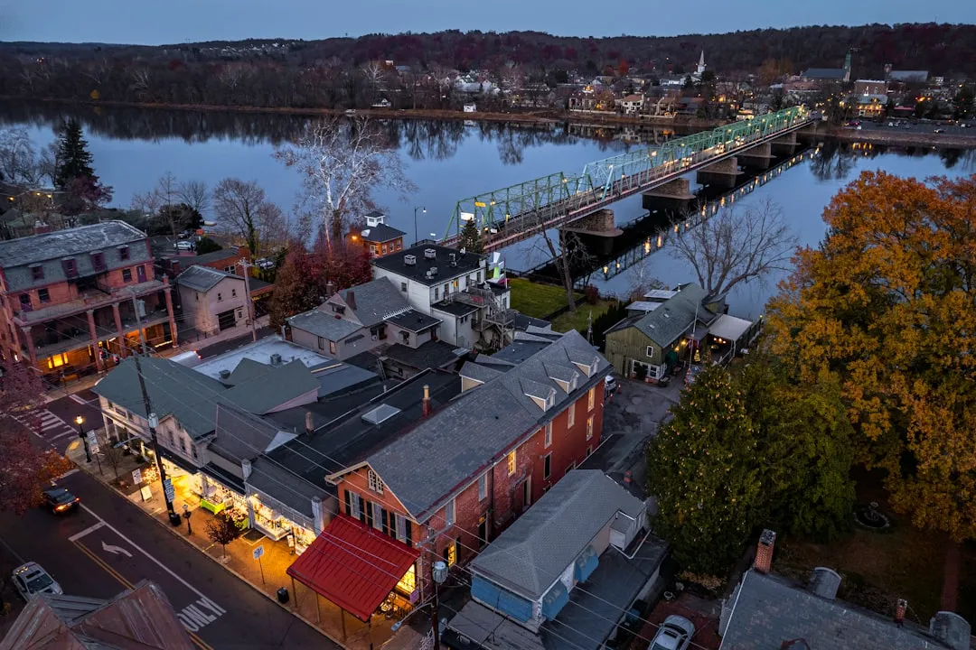 New Hope, Pennsylvania: A River Town With Galleries in Its Bones (Image Credits: Unsplash)
