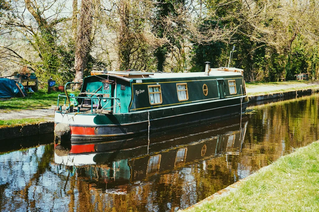 Planning Tips for First-Time Canal Boat Travellers (Image Credits: Unsplash)