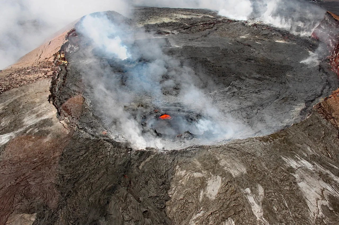 Aquarius (January 20 – February 18): Hawaii Volcanoes National Park, Hawaii (Image Credits: Pixabay)