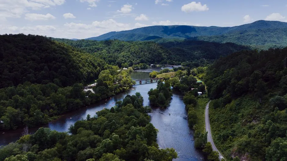 The Economic Ripple of a River Well Run (Image Credits: Pexels)
