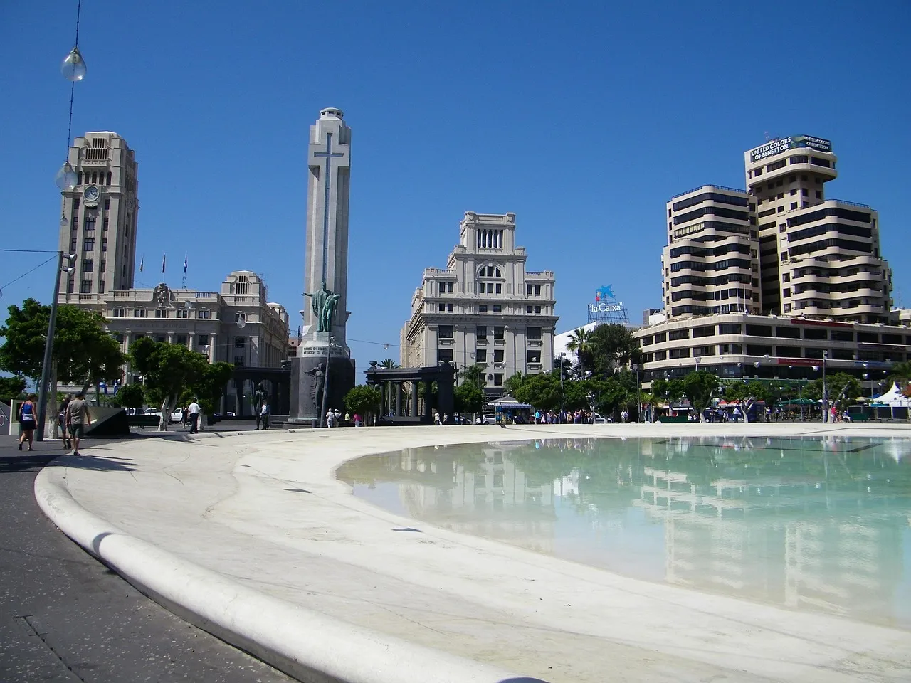 The Triana Neighborhood: Where Locals Still Eat (Image Credits: Pixabay)