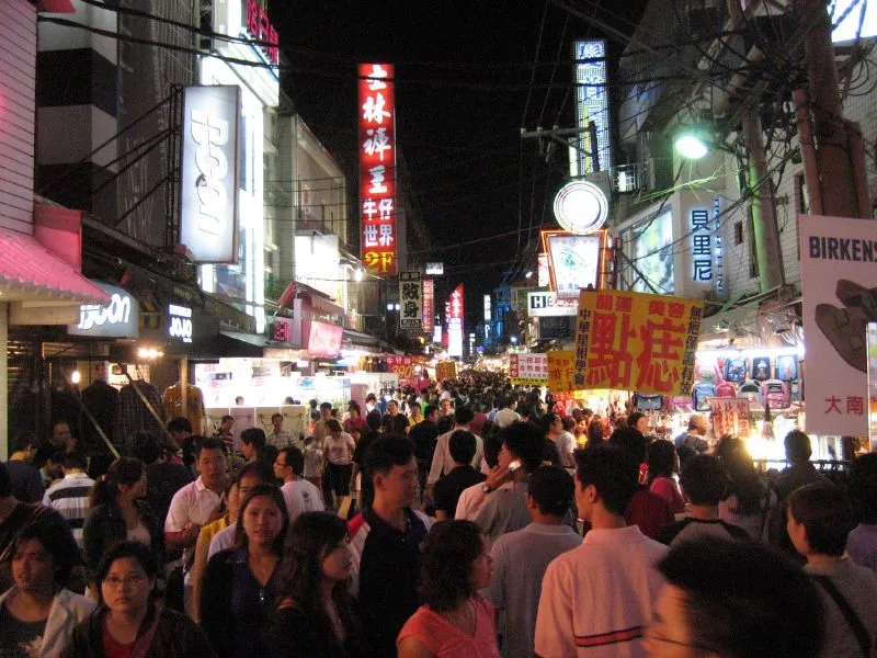 Seasonal Timing: When the Market Is at Its Best (and Most Packed) (Prince Roy, Flickr, CC BY 2.0)