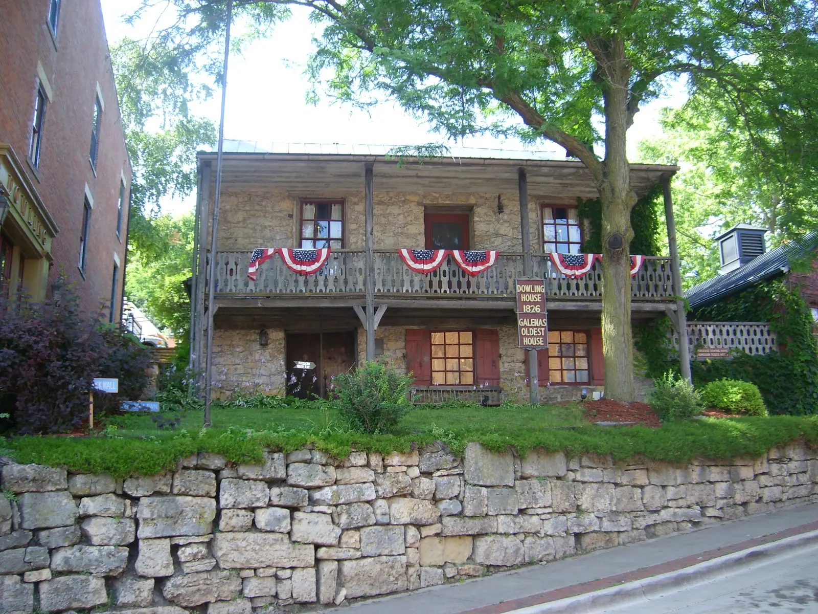 The Dowling House and the Elihu Washburne Home: The Quieter Historic Gems (By Jarhead62, CC BY-SA 3.0)