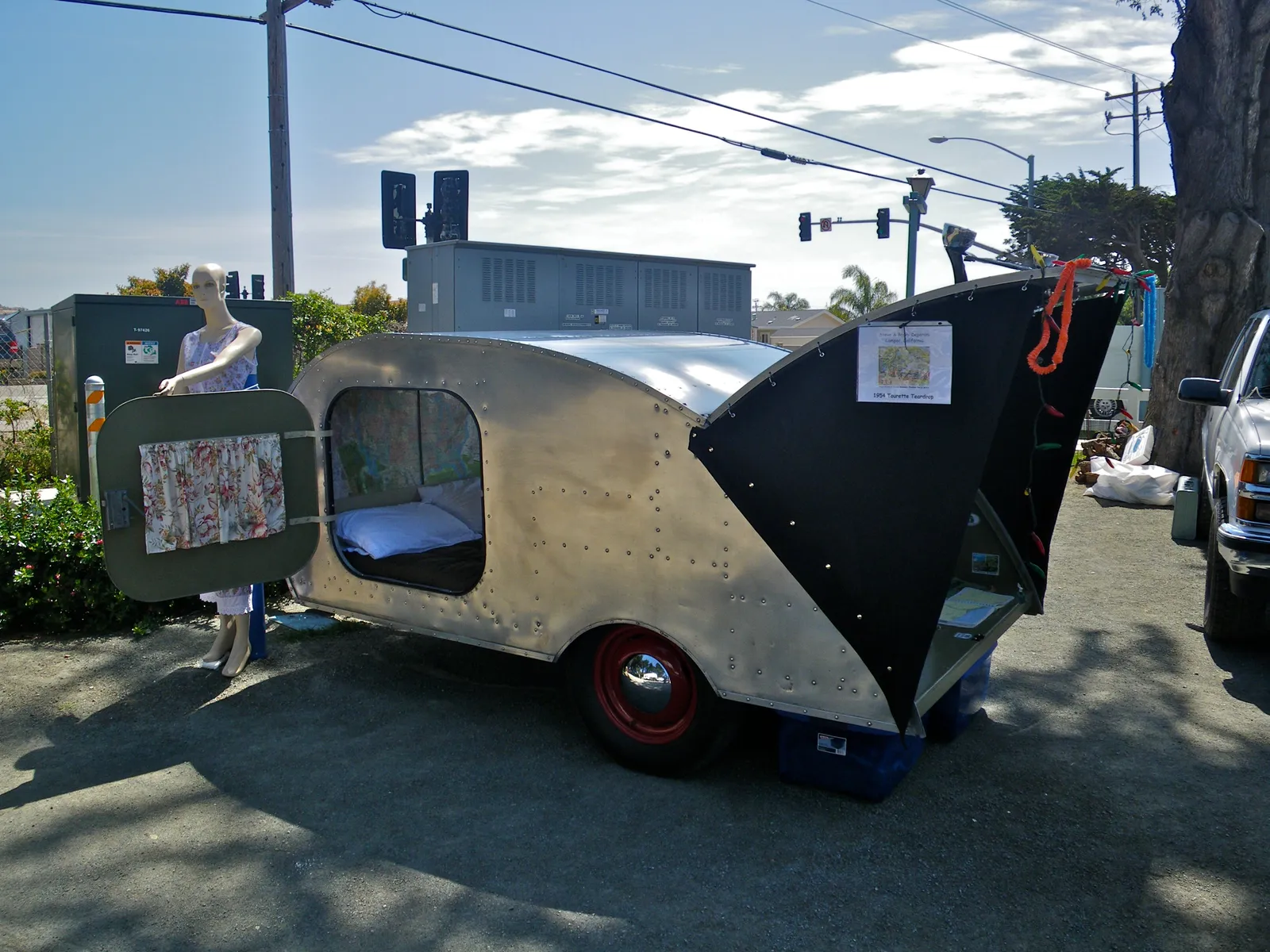 The Road Ahead for Retro Design (1954 Tourette Teardrop, CC BY 2.0)
