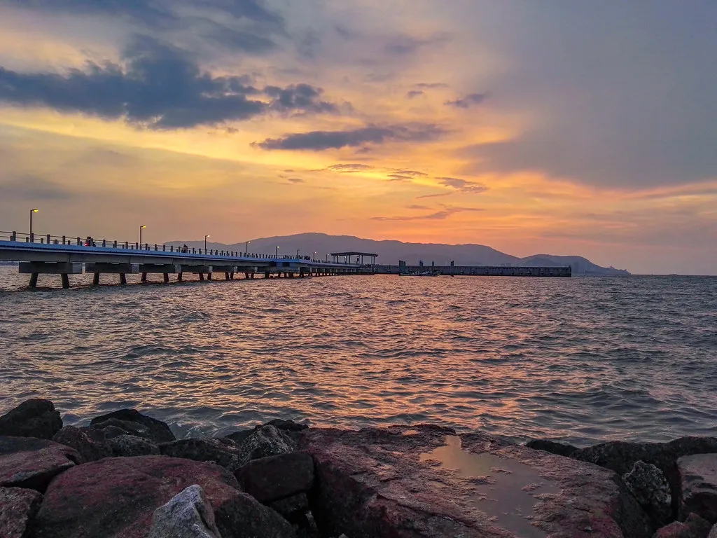 What to Watch For: Signs of Change (Ah Wei (Lung Wei), Flickr, CC BY-SA 2.0)