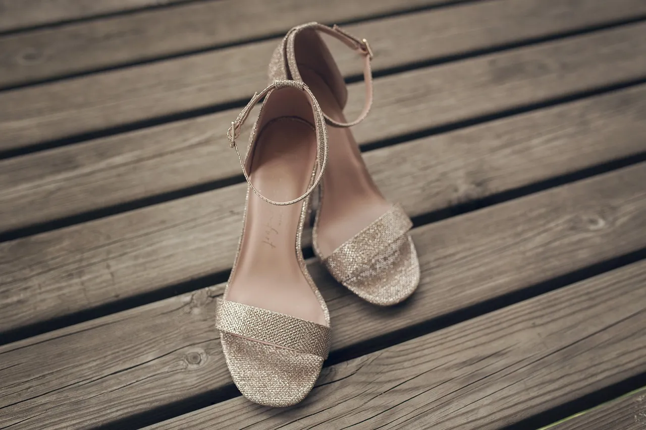 The One Footwear Choice That Still Slows Lines (Image Credits: Pixabay)