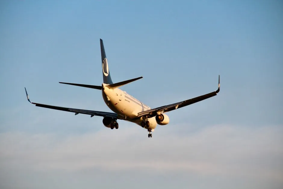 Descending to Find Smooth Air: When Lower Is Better (Image Credits: Pexels)