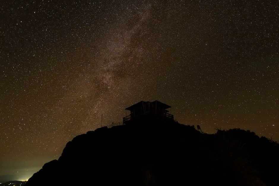 A Sign That Books Early and Plans for the View (Image Credits: Pexels)