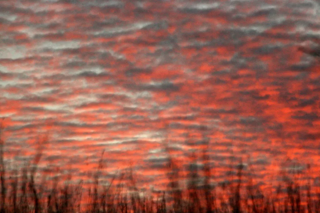 The Role of Rayleigh vs. Mie Scattering (freeblue_kostas, Flickr, CC BY 2.0)