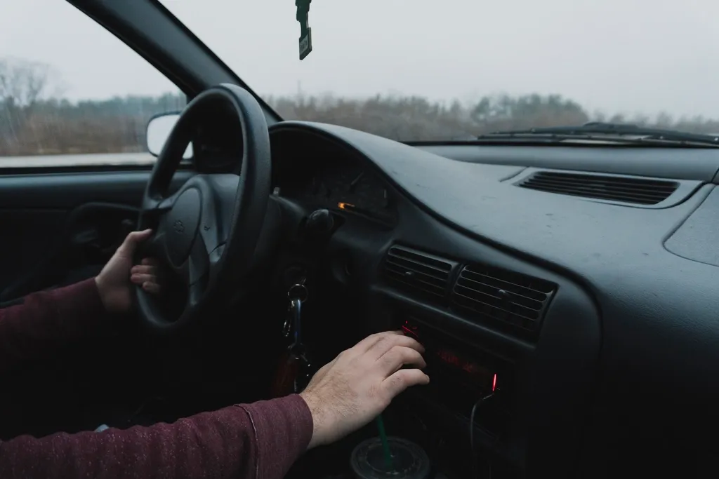 Seat Set Perfectly, Then Never Touched Again: The Methodical Traveler (Image Credits: Rawpixel)