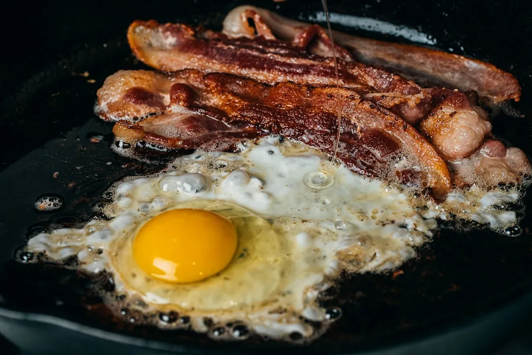 The Bacon and Eggs Classic: You're a Traditionalist Who Trusts What Works (Image Credits: Unsplash)