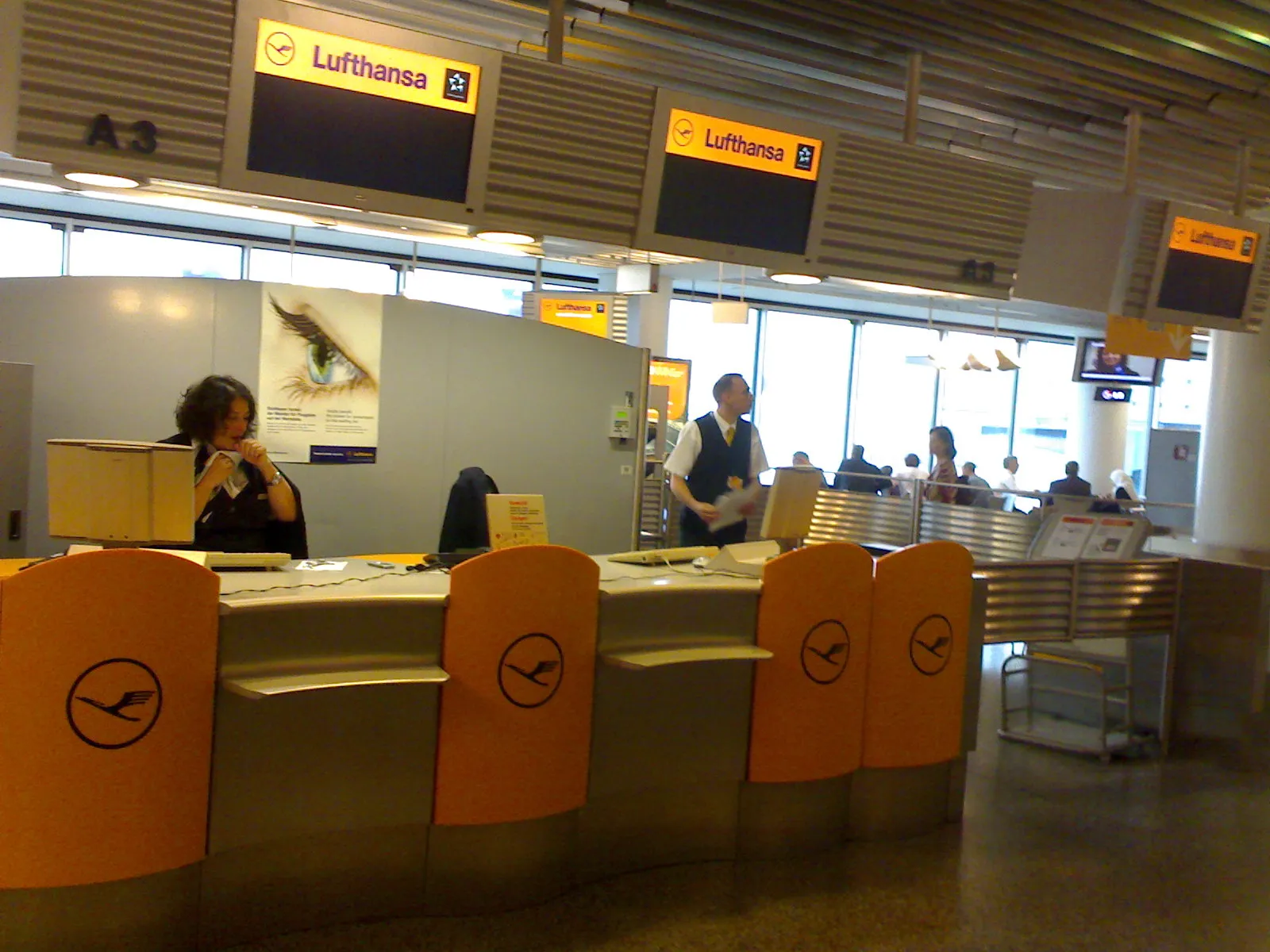 Checking In Early: The Move That Beats Any Drink Order (By Saptarshi Pal, CC BY-SA 4.0)