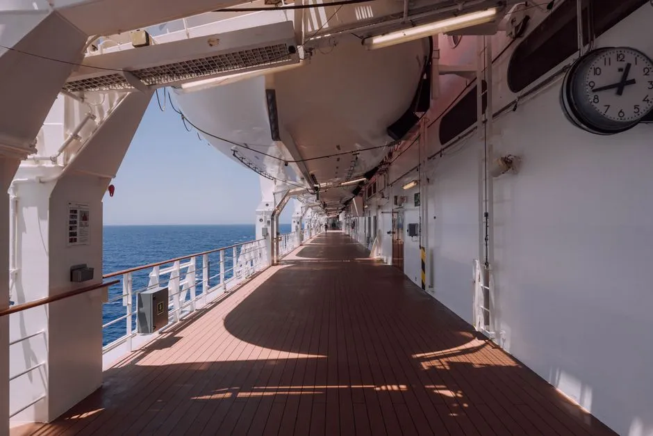 The Promenade Deck: Closer to the Water (Image Credits: Pexels)