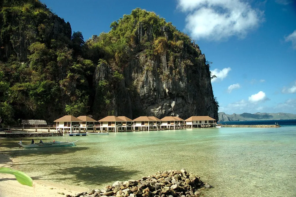 The Best Base Towns for a Budget Stay (JackVersloot, Flickr, CC BY 2.0)