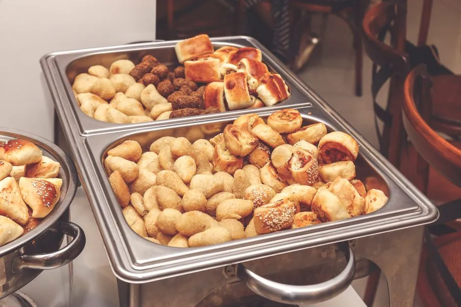 The Food Waste Reality Behind Every Buffet Table (Image Credits: Pexels)