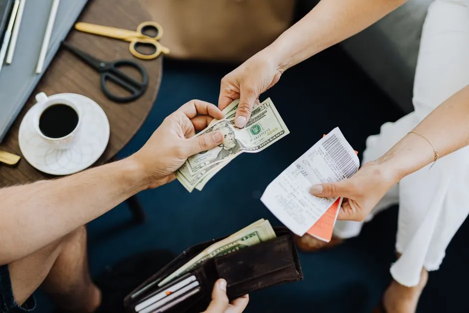 Receipts for Trip Delays: The Category Travelers Overlook (Image Credits: Pexels)