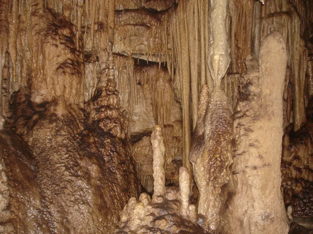 How to Choose Which Cave to Visit First (Navin75, Flickr, CC BY-SA 2.0)