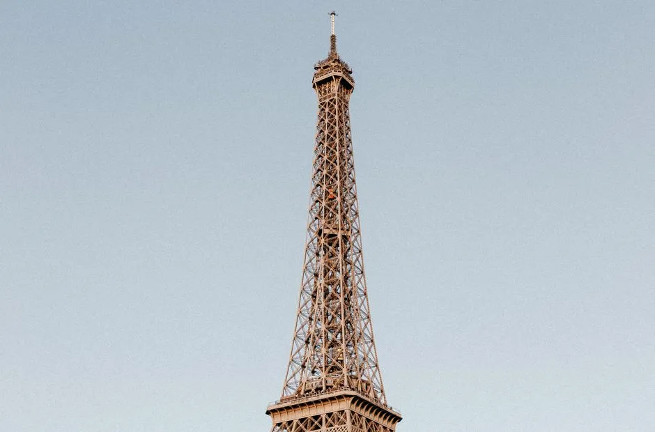 3. France: Where the Eiffel Tower Comes with a Pickpocket Warning (Image Credits: Pexels)