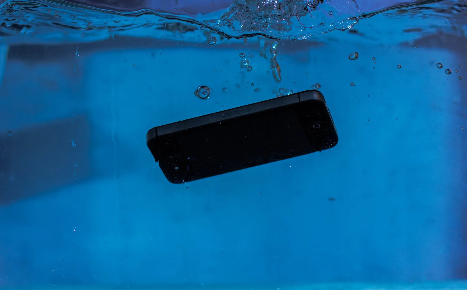 A Waterproof Phone Pouch (Image Credits: Pexels)