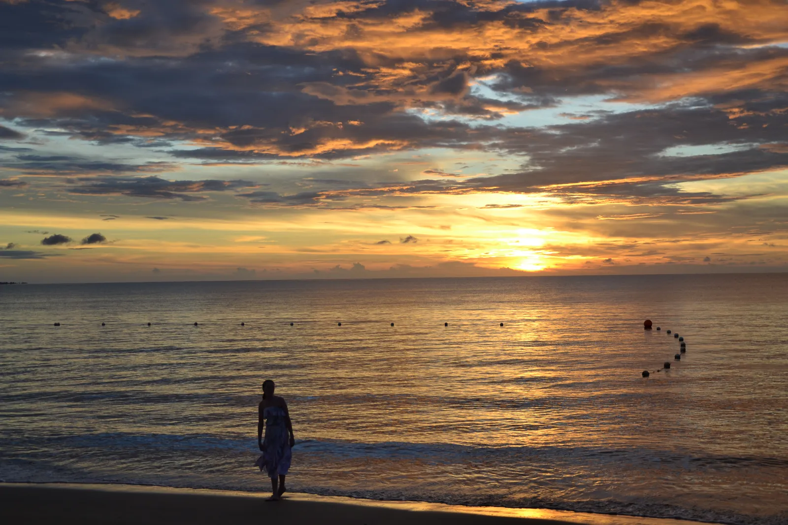 Sunset Beach, Treasure Island: Where Locals Walk to the Water Every Evening (sunset beach walk, CC BY 2.0)