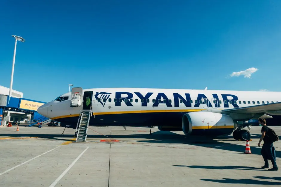 Budget Airlines and Why They Prefer Smaller Airports (Image Credits: Pexels)