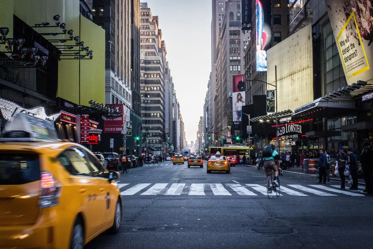 Position Yourself at the Right Spot on the Curb (Image Credits: Pixabay)