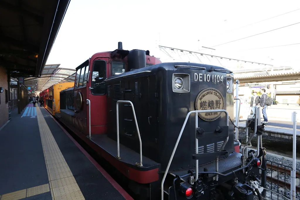 3. Sagano Romantic Train, Japan: Twenty-Five Minutes of Pure Attention (Gordon C 歌頓, Flickr, CC BY 2.0)