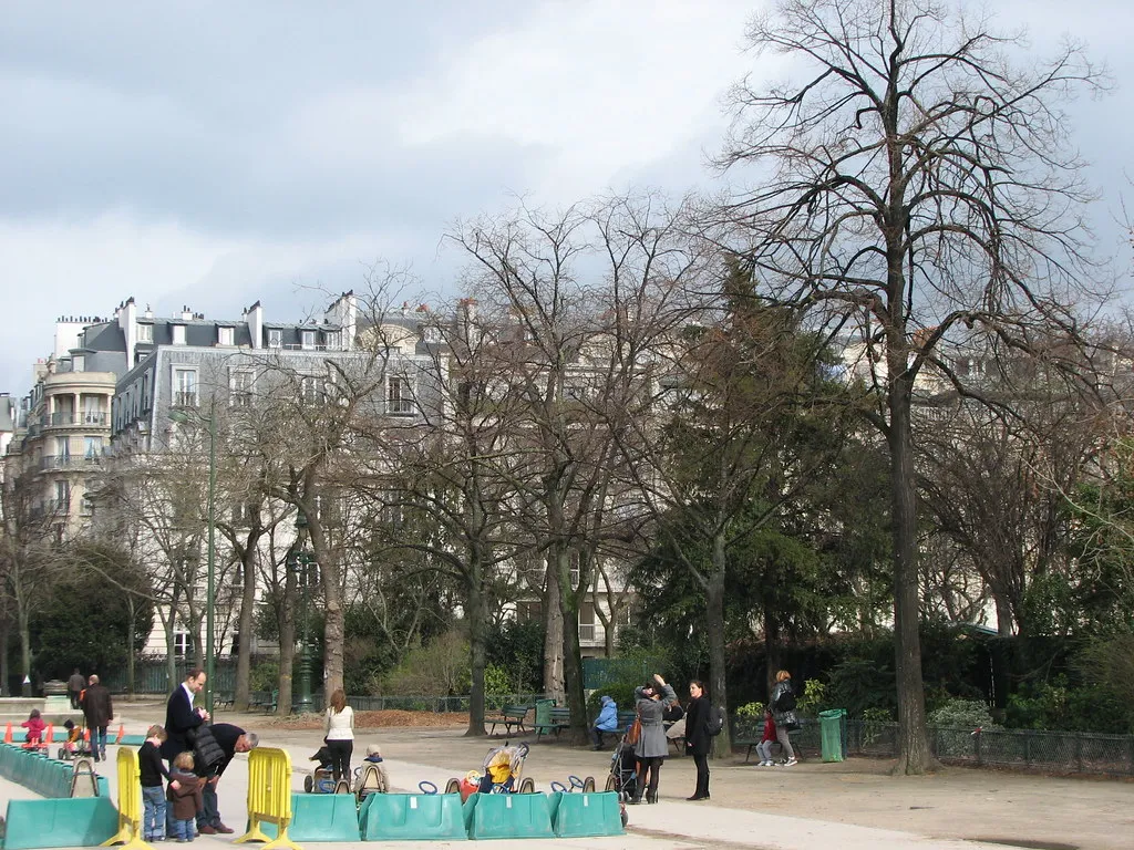 Choose the Right Neighborhood to Stay In (Roller Coaster Philosophy, Flickr, CC BY 2.0)