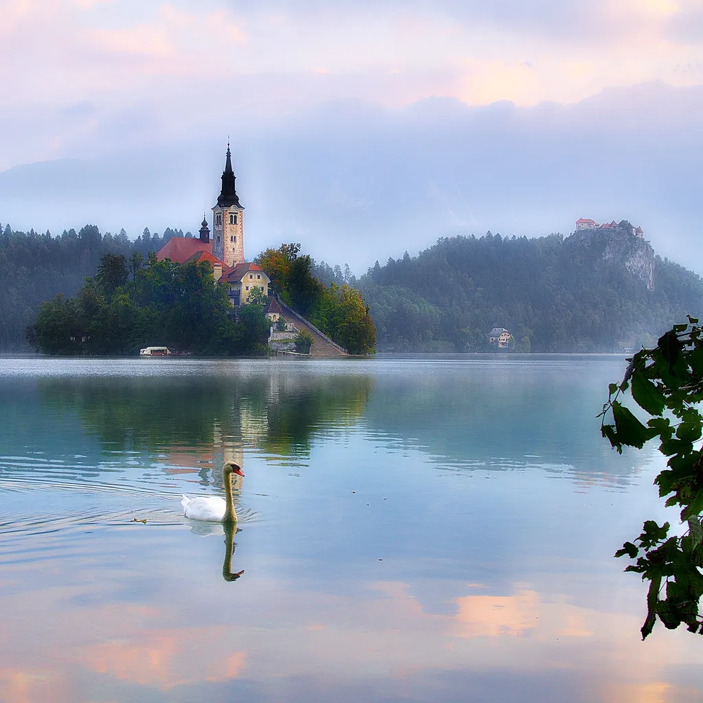 When to Visit: Timing That Suits a Practical Traveler (fabsit, Flickr, CC BY-SA 2.0)