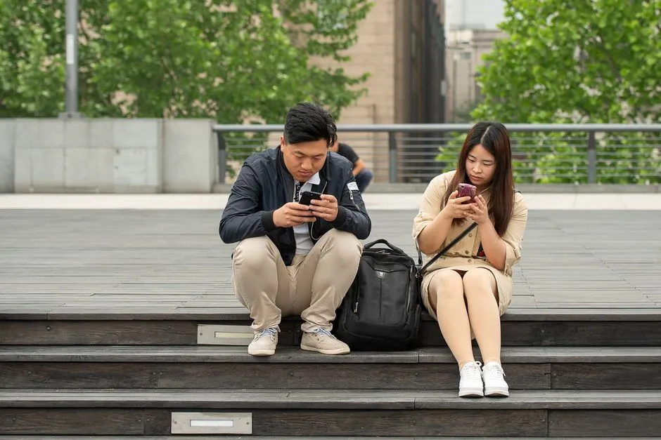 Where Your Bag Is Positioned Reinforces Your Body Language Signal (Image Credits: Pexels)