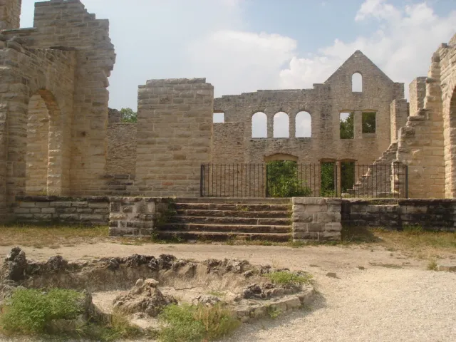 Ha Ha Tonka State Park and the Castle on the Bluffs (Ha Ha Tonka State Park, CC BY 2.0)