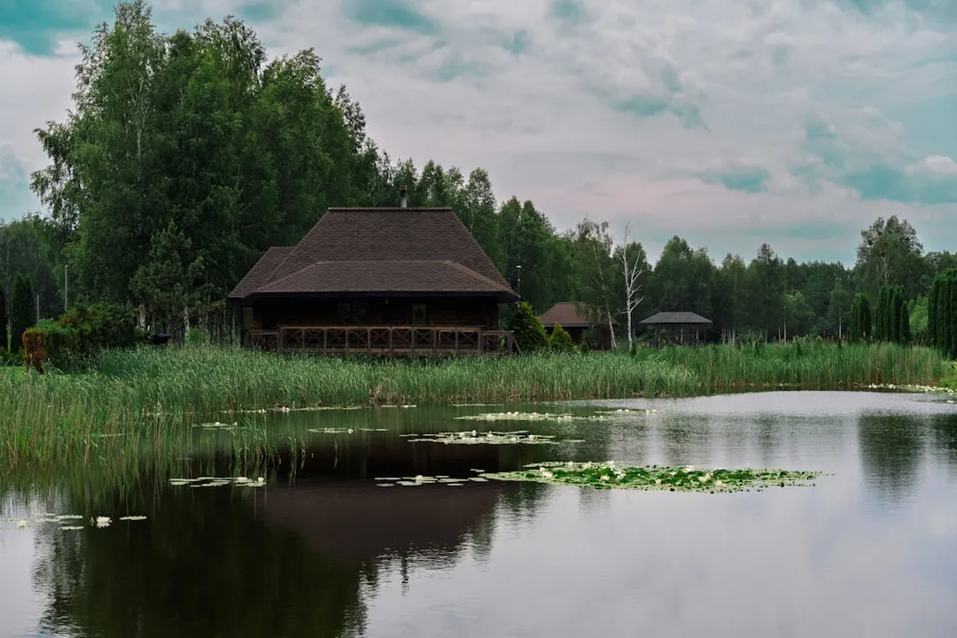 Where to Stay: Small-Scale Lodging That Fits the Place (Image Credits: Unsplash)
