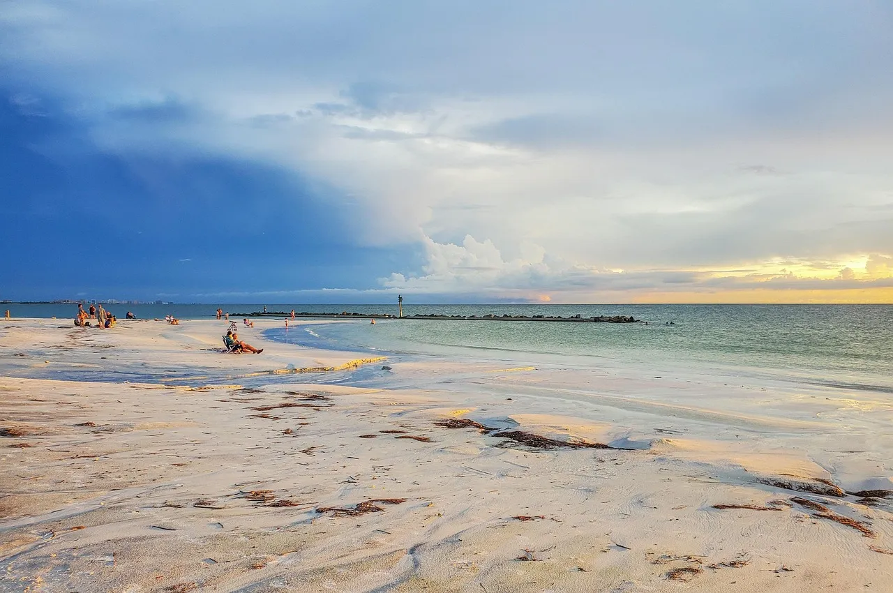 A Hurricane Split This Island from Its Neighbor (Image Credits: Pixabay)