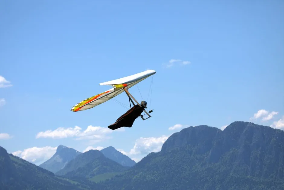 Ridge Soaring: Using Mountains as Natural Ramps (Image Credits: Pexels)
