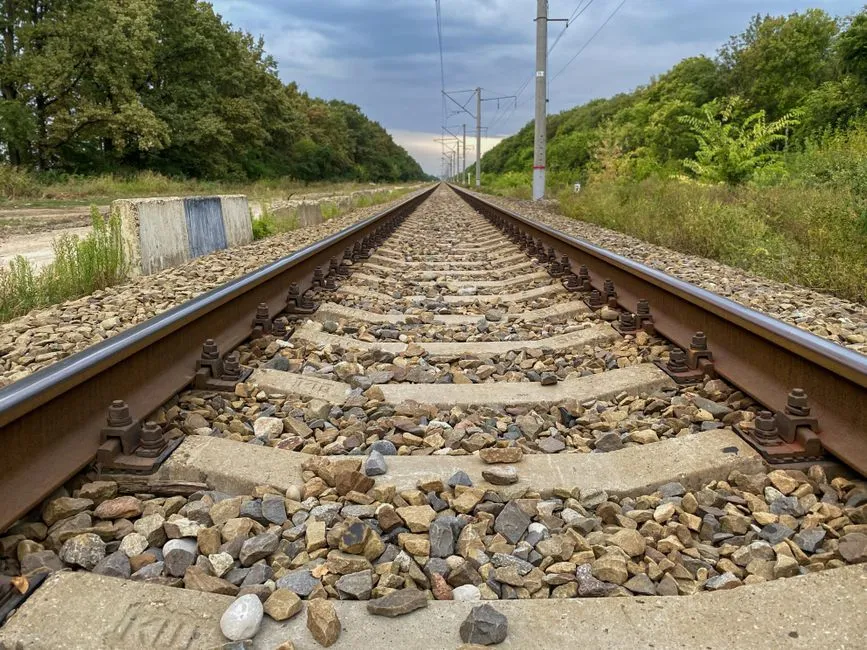The Hidden Layer Below: Sub-Ballast (Image Credits: Pexels)