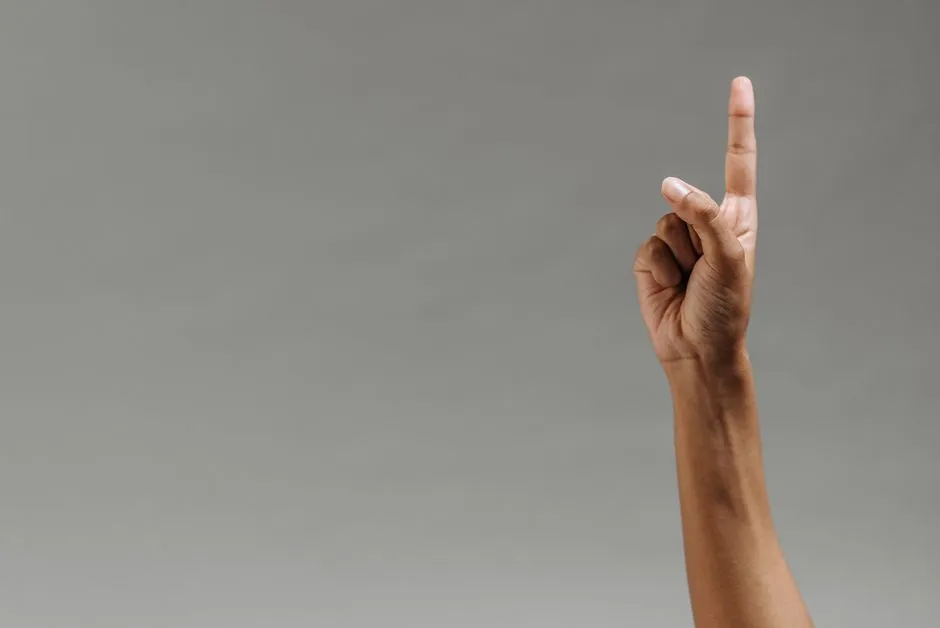 The "Come Here" Finger: Friendly Beckon or Deep Insult (Image Credits: Pexels)