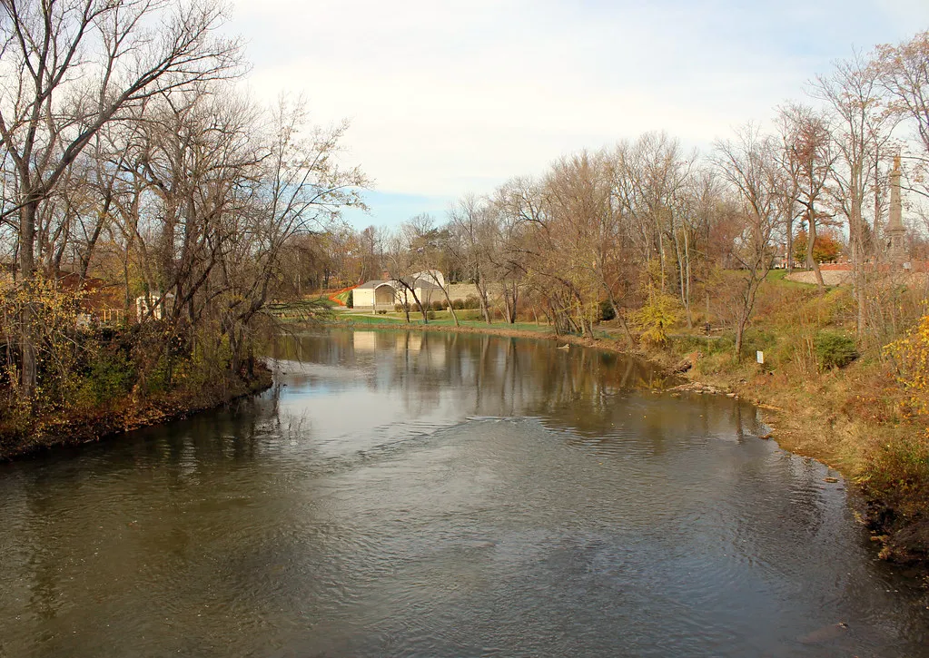 Life on the River Today (Jack W. Pearce, Flickr, CC BY-SA 2.0)