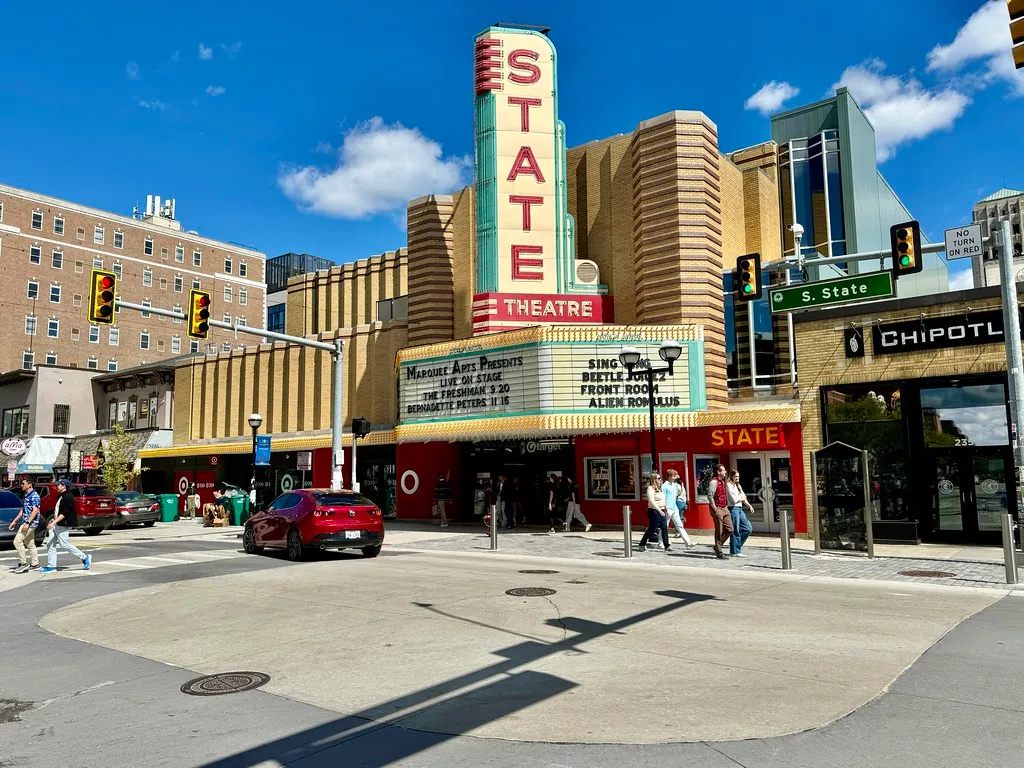 A Downtown Built for Slow Mornings and Long Evenings (w_lemay, Flickr, CC BY-SA 2.0)