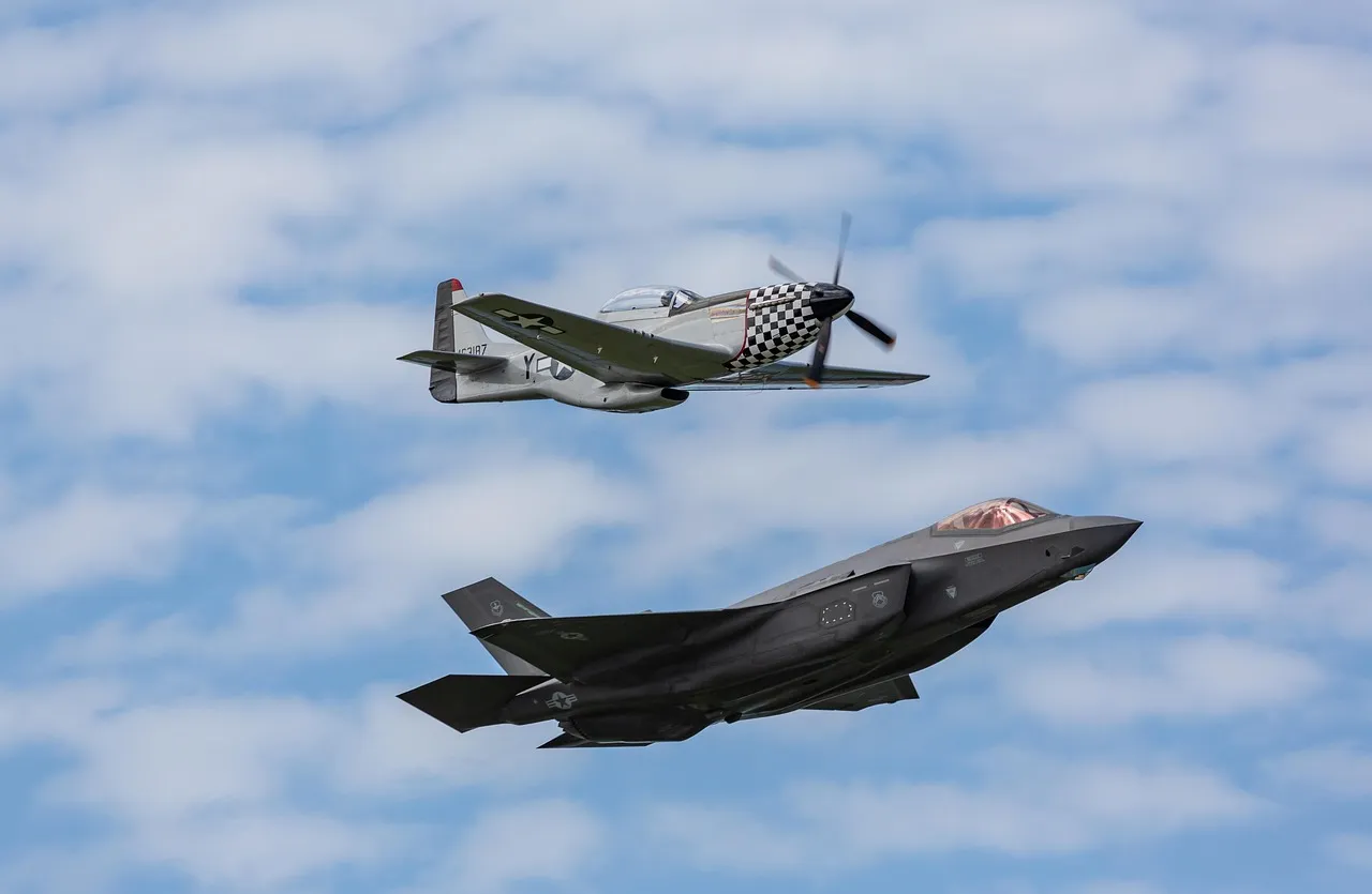 The War Bird Flyover That Stops the Crowd (Image Credits: Pixabay)