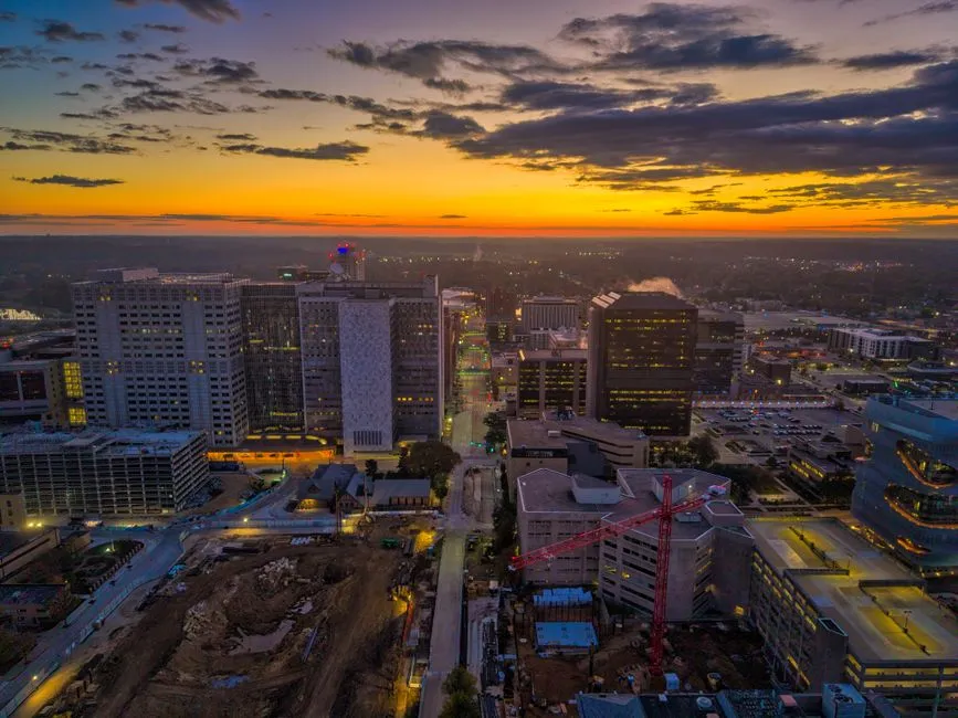 A Downtown That's Quietly Growing (Image Credits: Pexels)